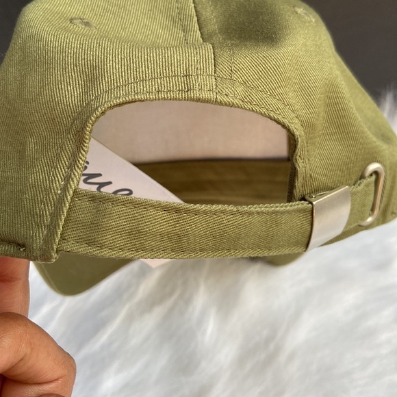 New GUESS Women’s Hat